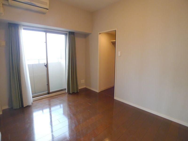 Non-living room. Indoor (11 May 2013) Shooting