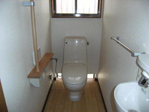 Toilet. 1F toilet