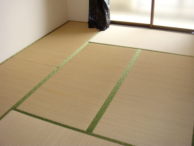 Living and room. South, 6 is a Pledge of Japanese-style room.