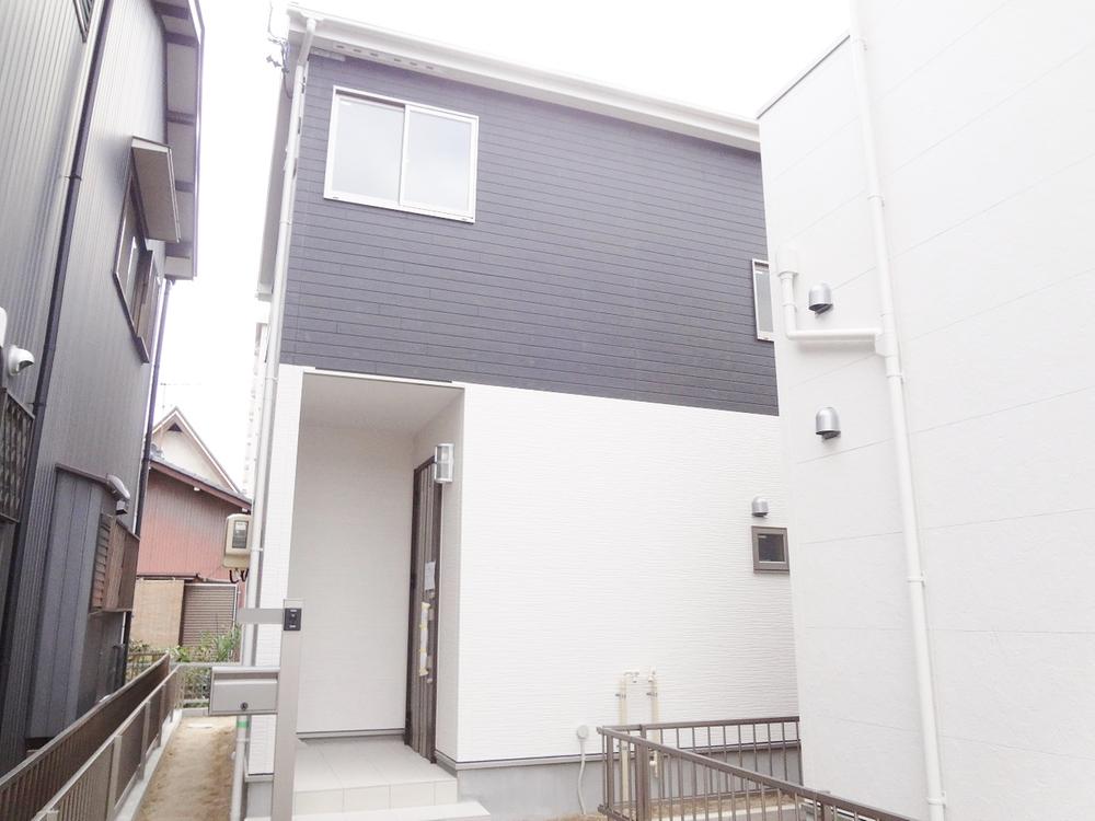 Local appearance photo. Local (11 May 2013) shooting Building 2