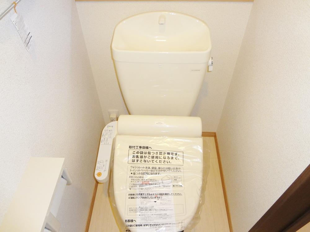 Toilet. Indoor (11 May 2013) Shooting
