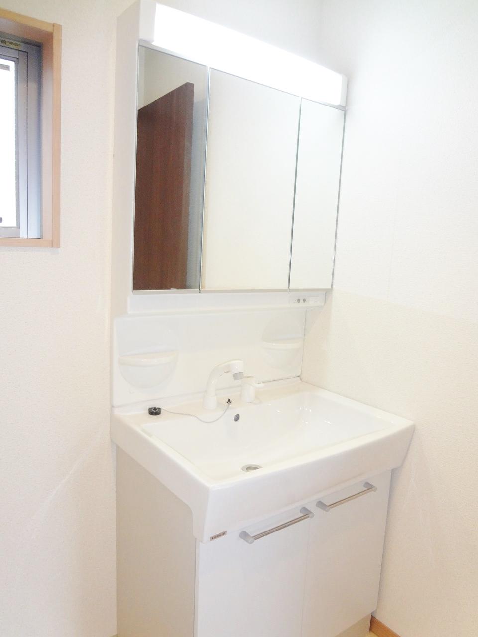 Wash basin, toilet. Indoor (11 May 2013) Shooting