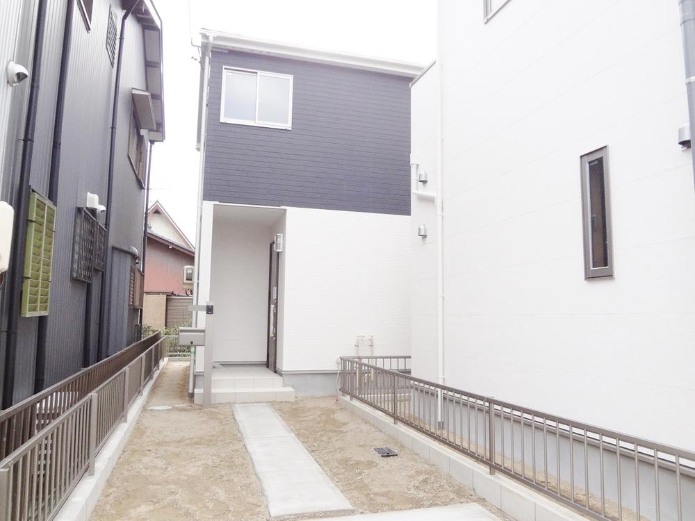Local appearance photo. Local (11 May 2013) shooting Building 2