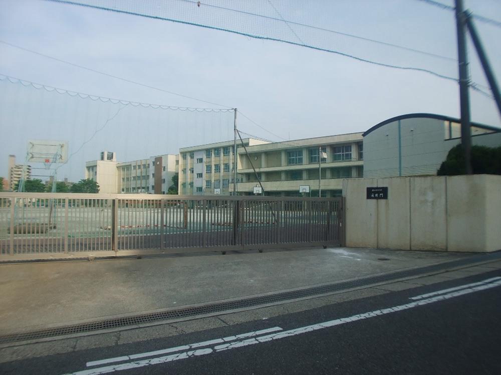 Junior high school. 1200m to Nagoya Municipal Ueda Junior High School