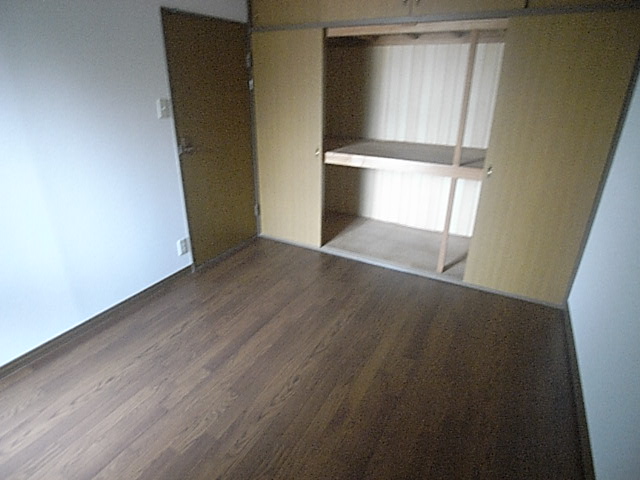 Other room space. North-west of Western-style There is a large closet storage