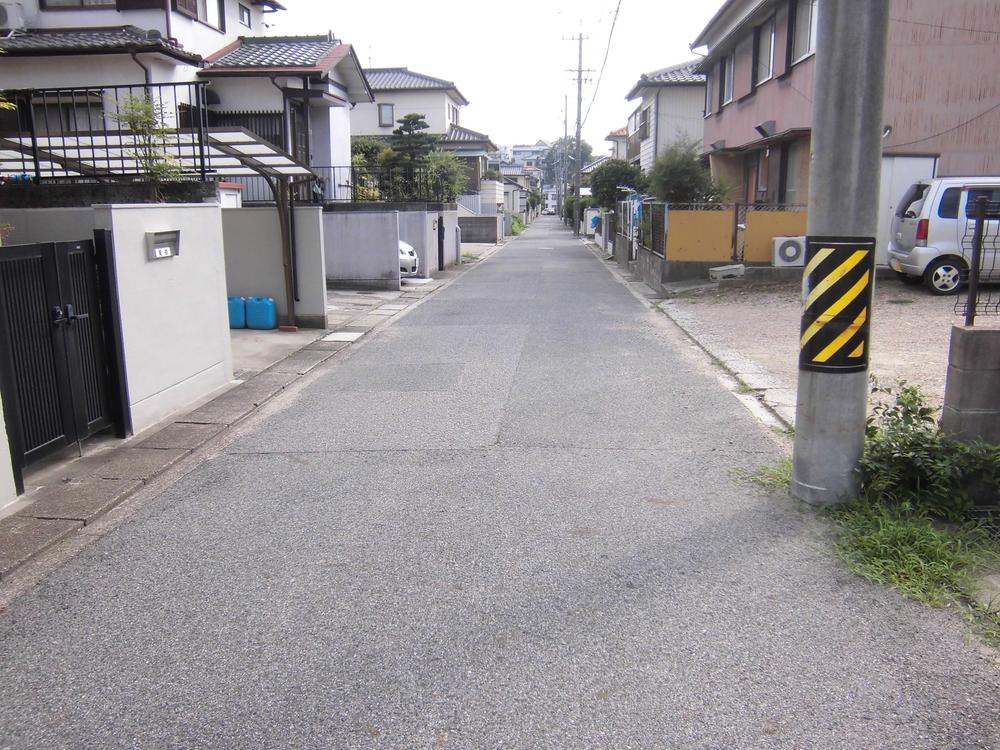 Local photos, including front road. The entire surface of the road