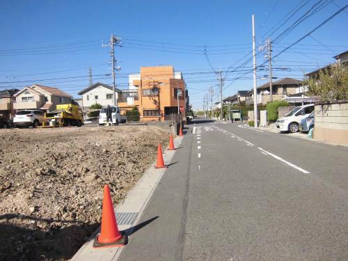 Local photos, including front road. The entire surface of the road