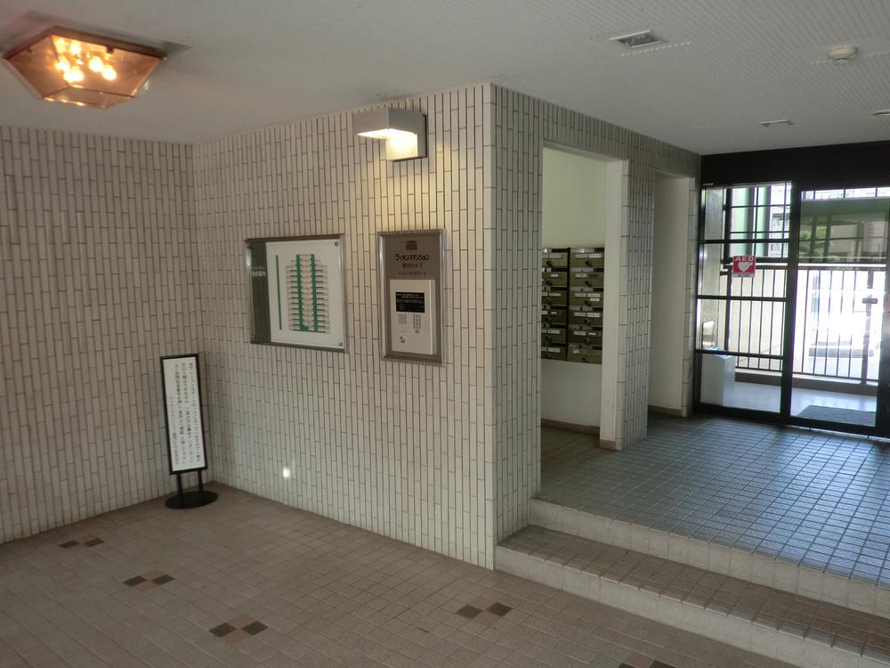 Entrance. Common areas