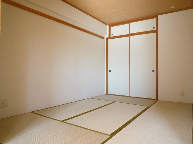 Non-living room. Japanese-style room 6 Pledge