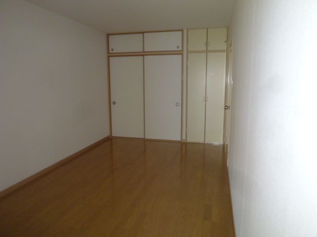 Receipt. Is a Western-style room. There is a storage capacity. 