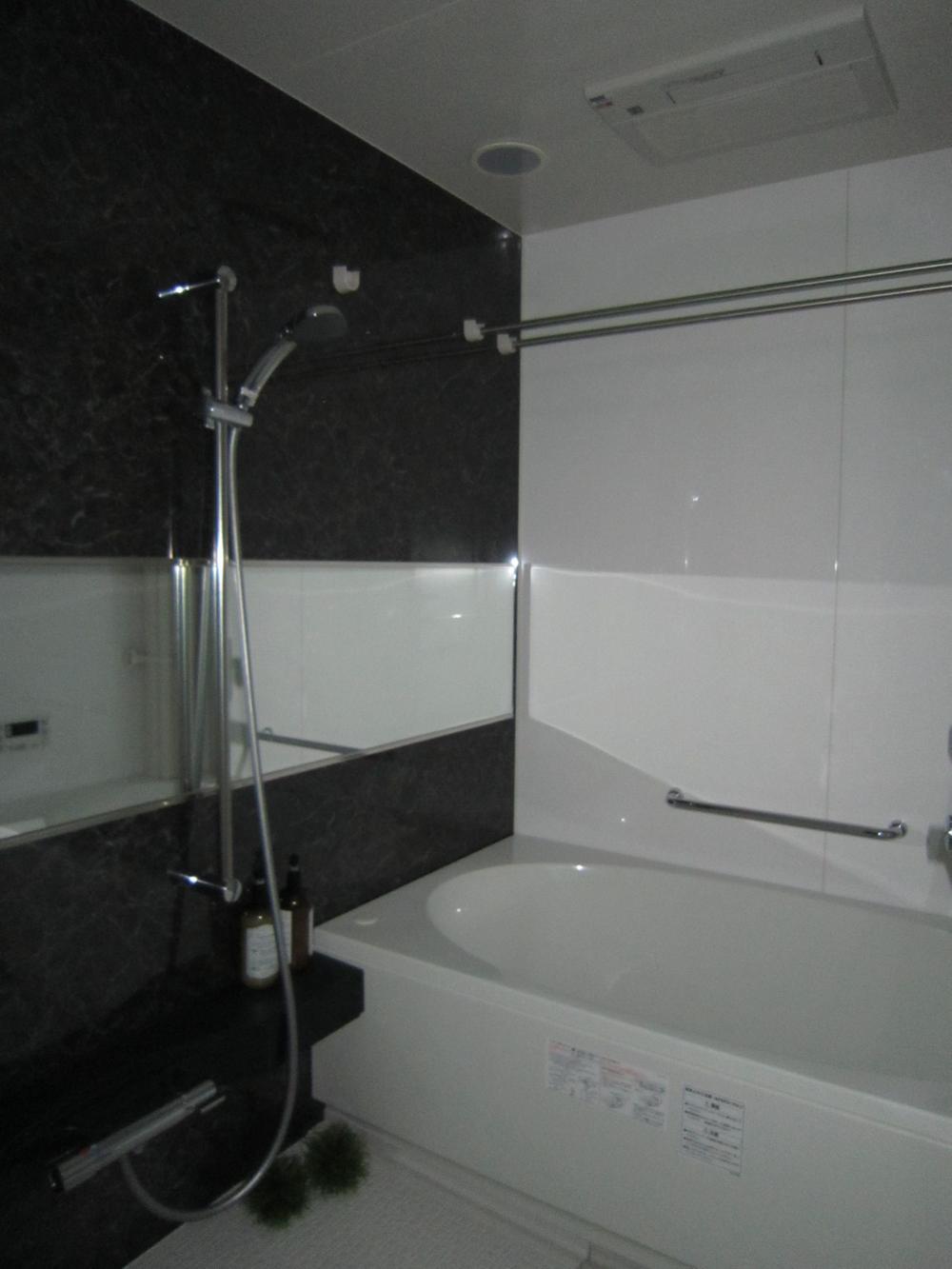 Bathroom. 1418 size unit bus (June 2012) shooting