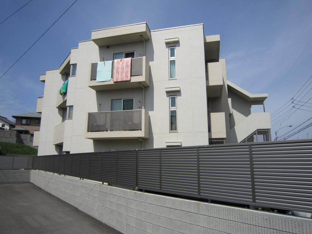 Local appearance photo. Building appearance from the east side (June 2012) shooting