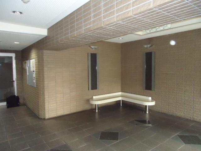 Entrance. Common areas