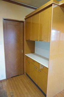 Kitchen. Kitchen storage counter Flow line good of housework order to be coming and going to the bathroom