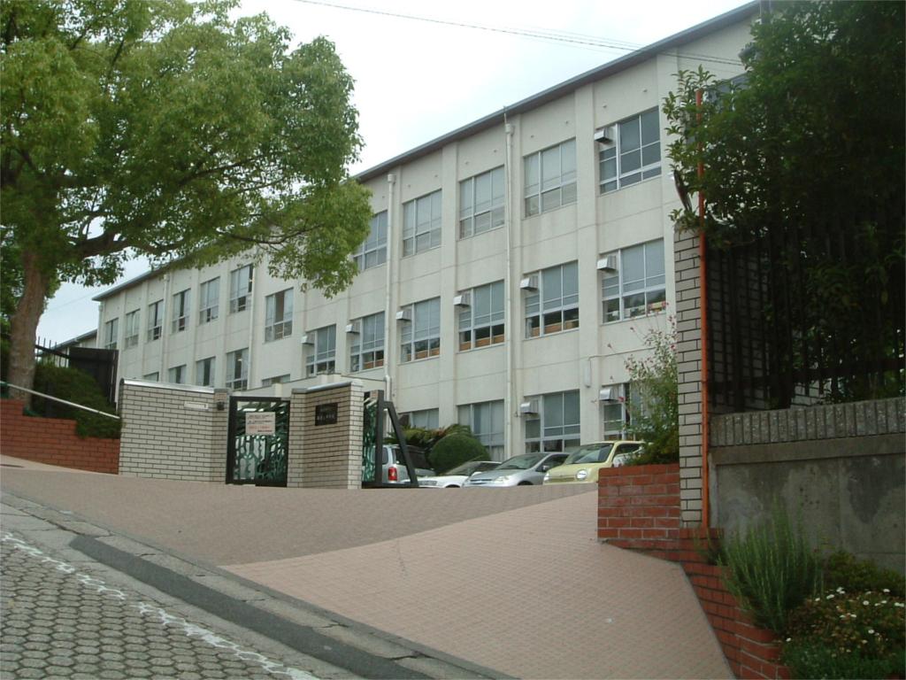 Junior high school. Miyukiyama 520m until junior high school (junior high school)