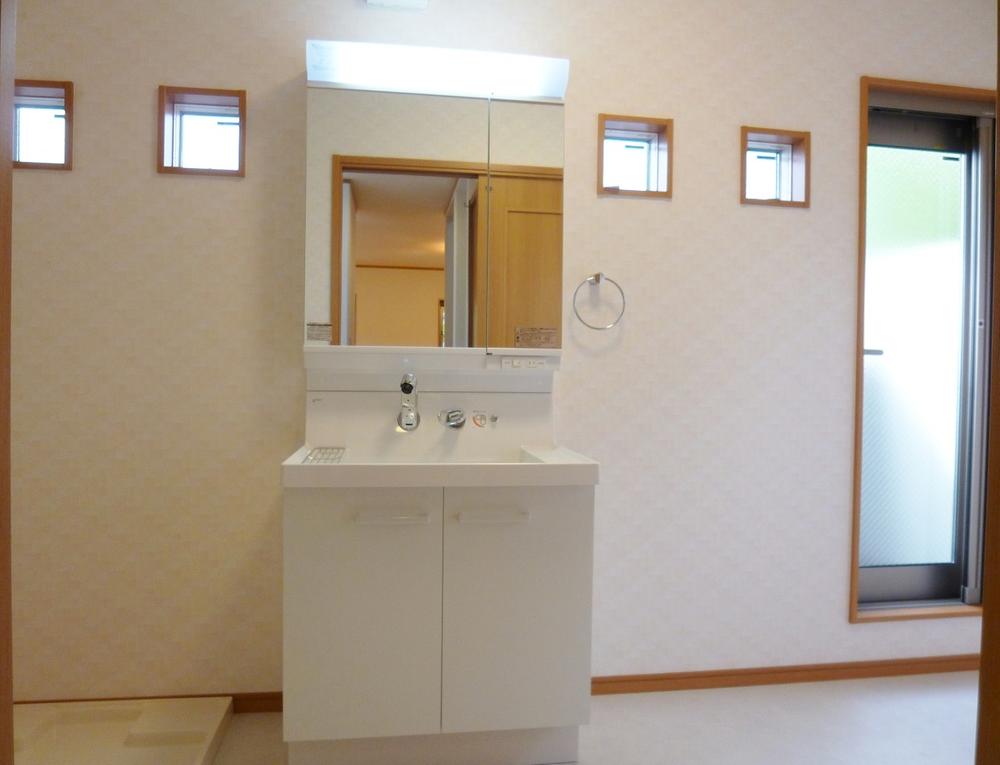 Wash basin, toilet. Room (May 2013) Shooting