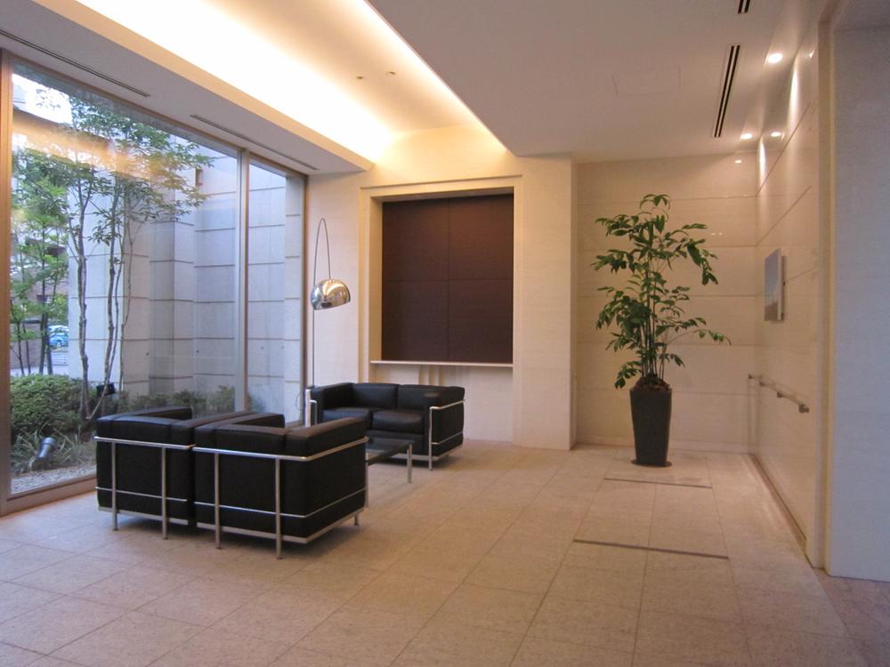 Entrance. Common areas