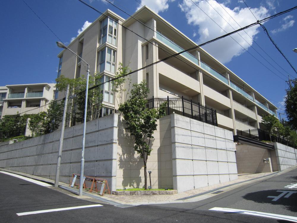 Local appearance photo. Local (10 May 2013) Shooting