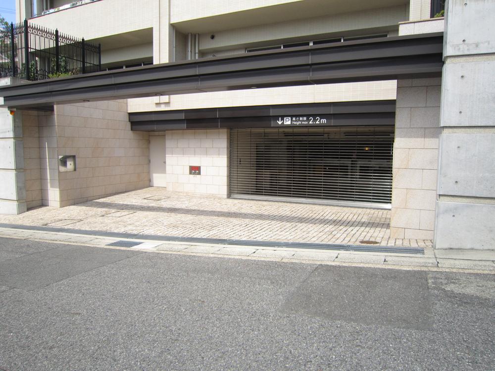 Local appearance photo. South parking lot entrance (October 2013) Shooting