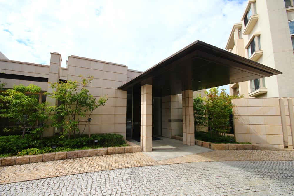 Entrance. Common areas