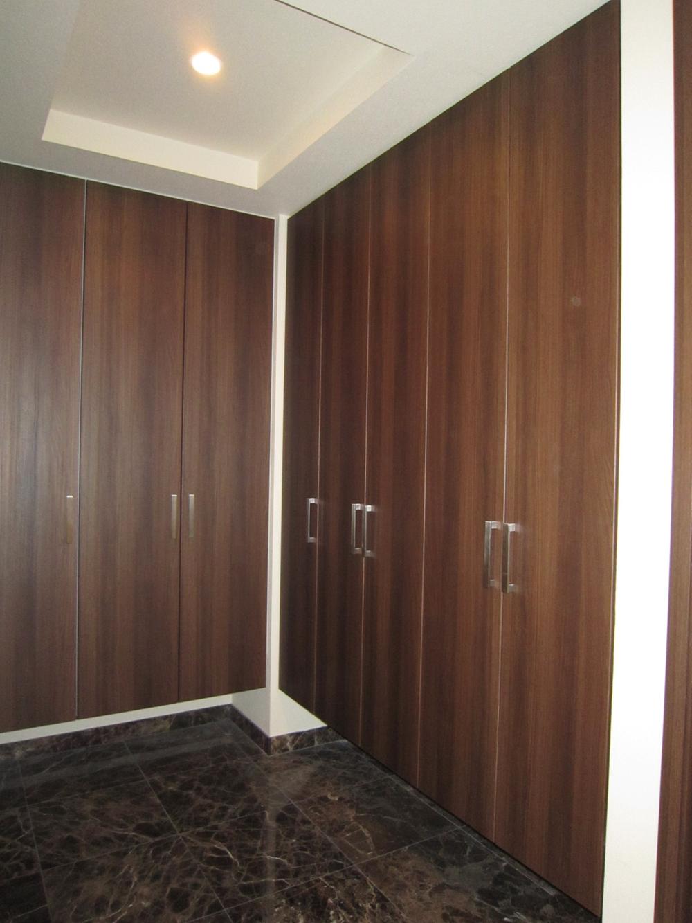 Entrance. Indoor (10 May 2013) Shooting