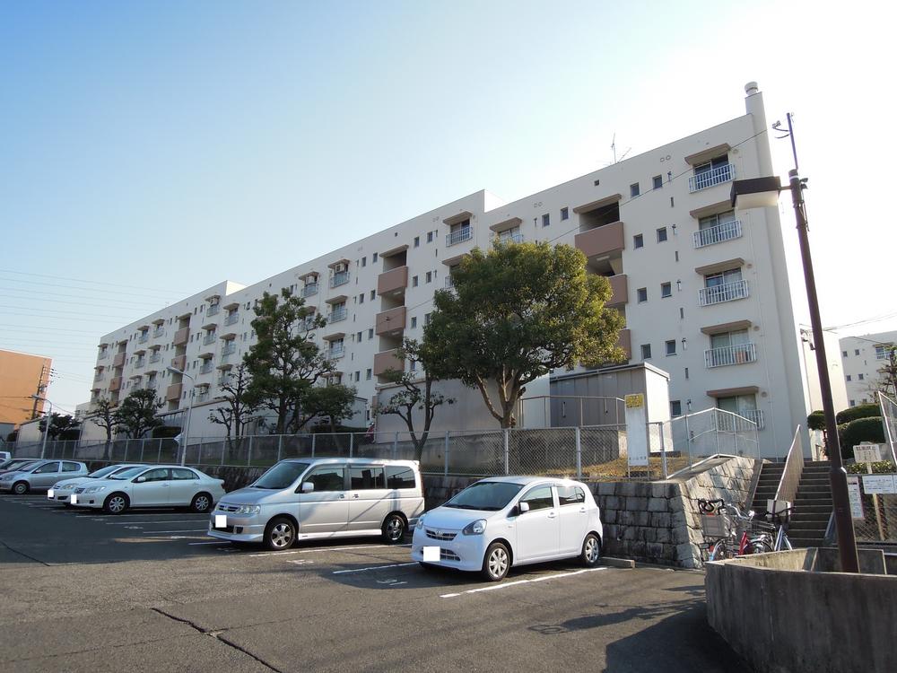 Local appearance photo. It is north.