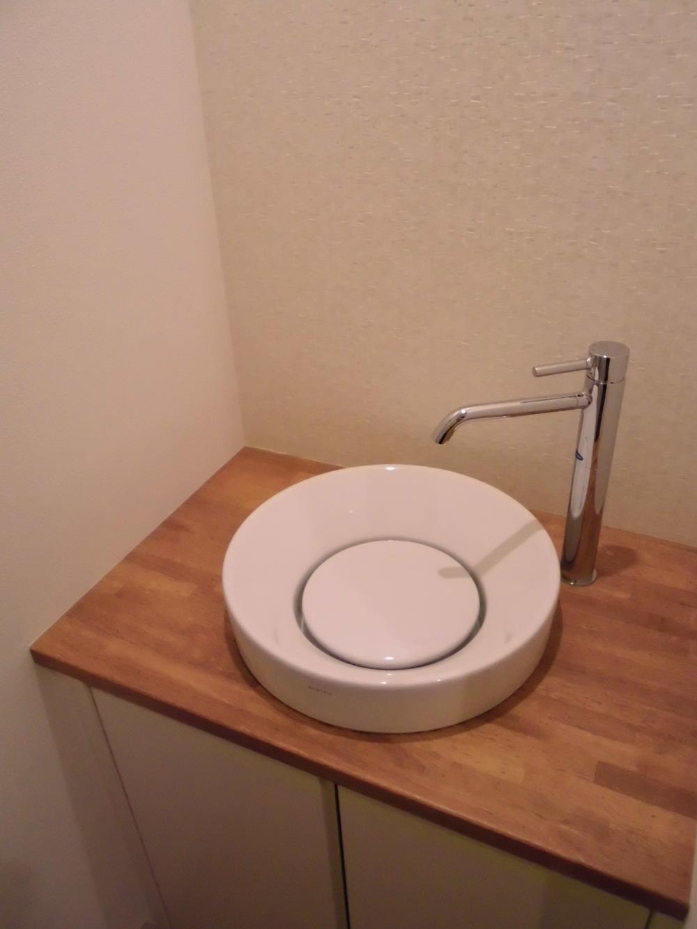 Wash basin, toilet. C Building (November 2013) Shooting