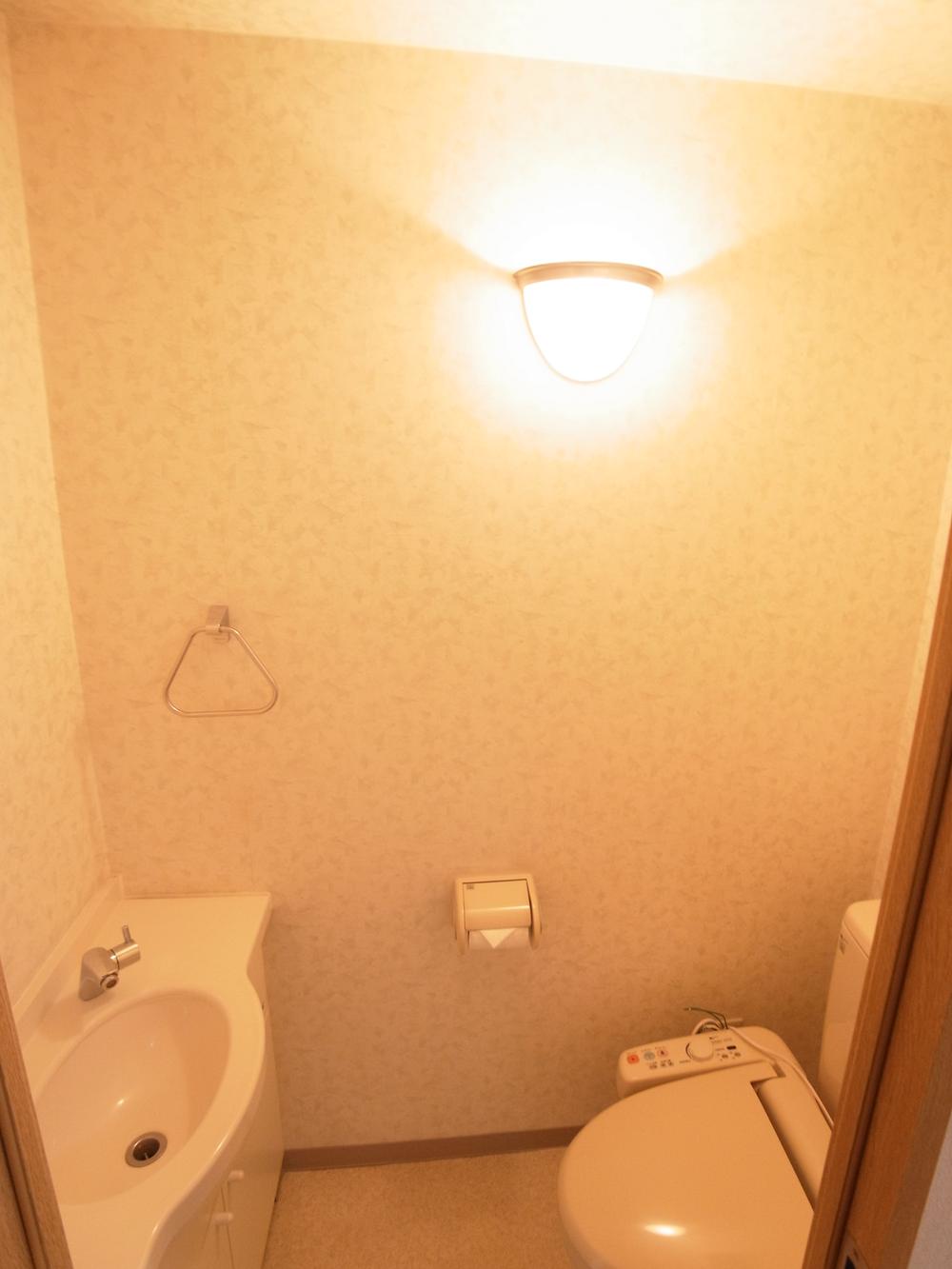 Toilet. Indoor (11 May 2013) Shooting