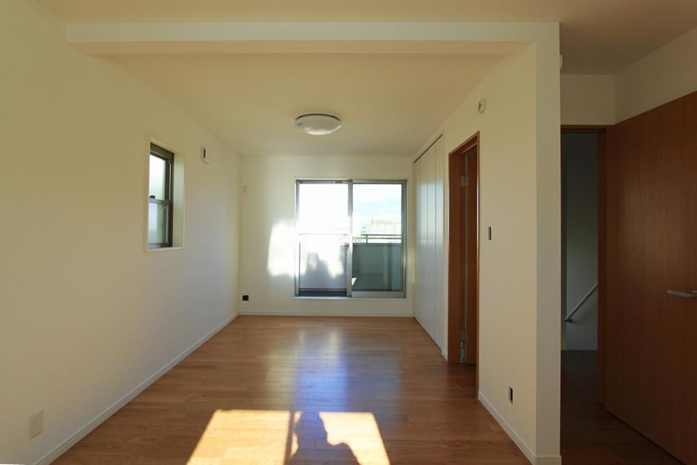 Non-living room. Building A local photo