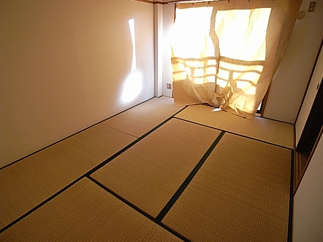 Other room space. After allese-style room if Japanese!