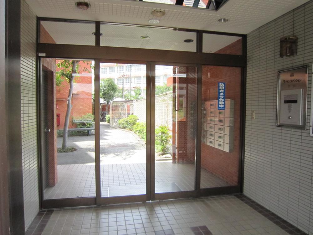 Entrance. Common areas