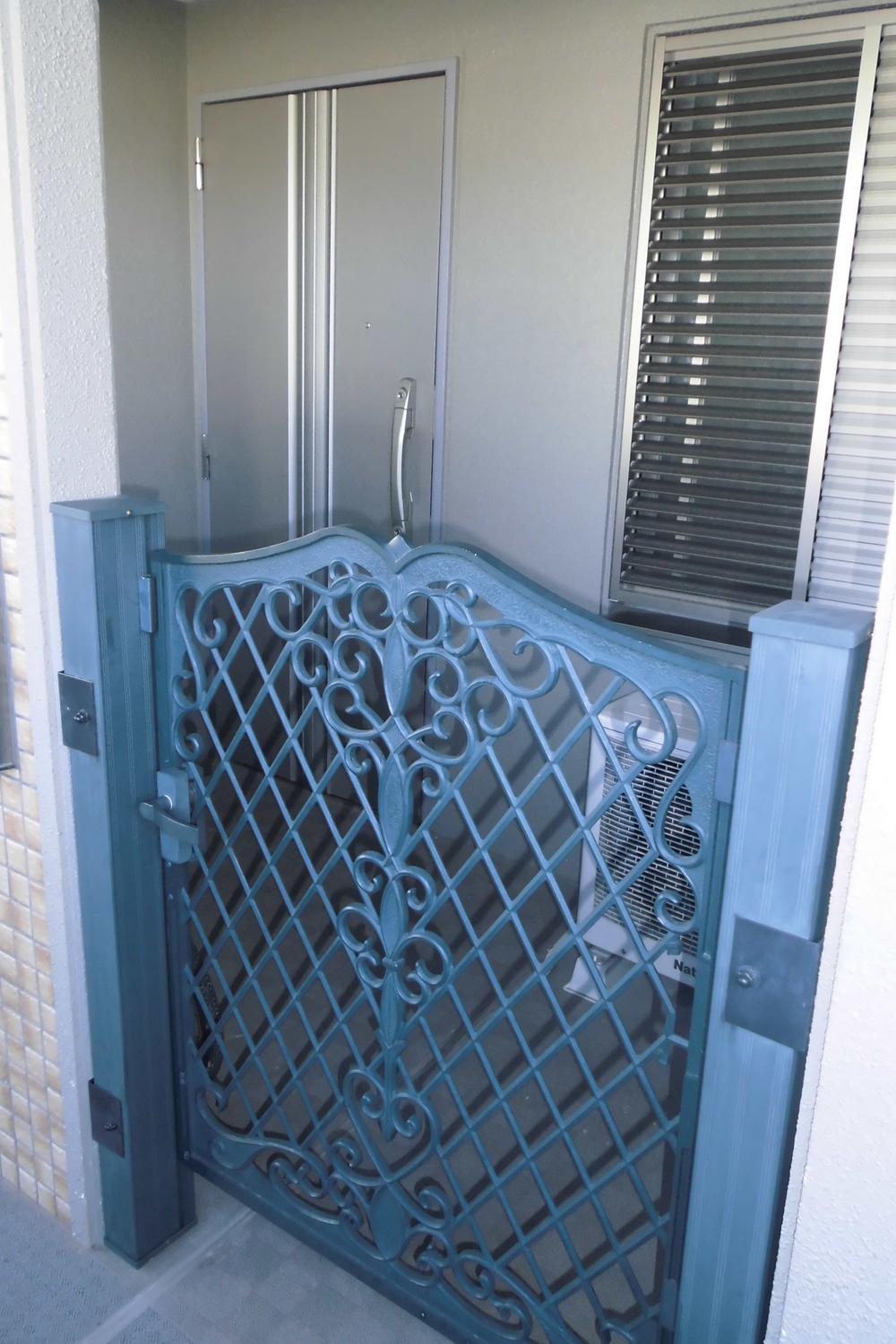 Entrance. There is an alcove in front of the entrance.