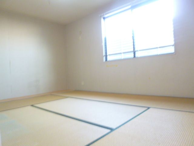 Living and room. Storage also Katazuki neat large