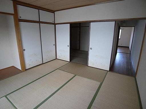 Living and room. Second floor, Is a Japanese-style room. 