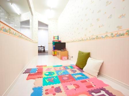 exhibition hall / Showroom. Children's Room is equipped.