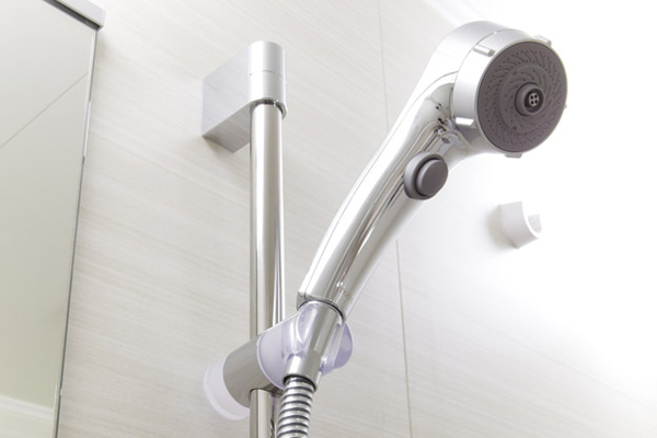 Bathing-wash room.  [Shower slide bar] Set up a slide bar, which is free to change the height of the shower hook. You can adjust to just the right height to fit in better to use (the same specification)