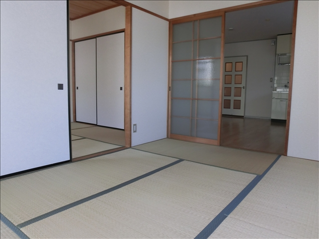 Other room space. East Japanese-style room ~ DK ~ It is the western Japanese-style room ☆