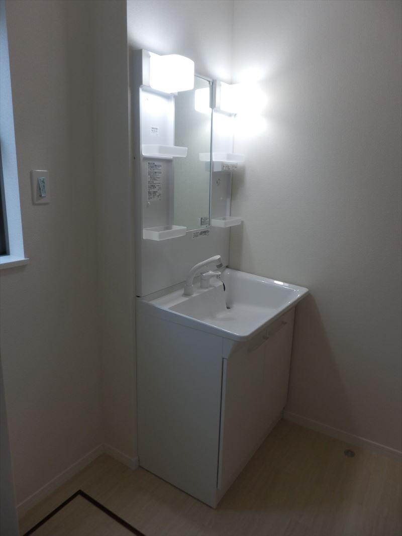 Wash basin, toilet