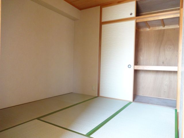 Living and room. It is a Japanese-style room with a closet