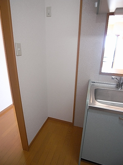 Other room space. Refrigerator kitchen immediately next to