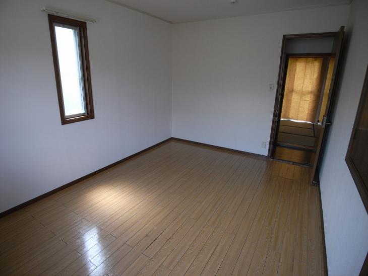 Living and room. Second floor, Western-style is about 7.4 tatami rooms.