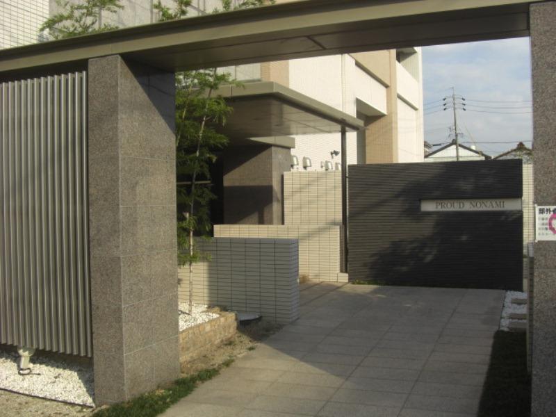 Entrance. Common areas