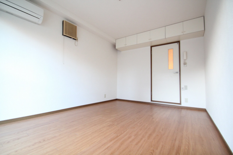 Living and room. This room is suitable for living alone.