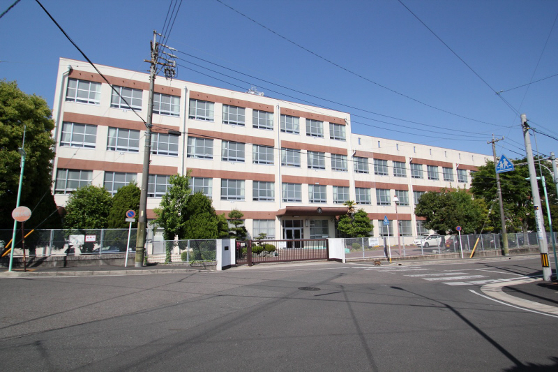 Primary school. Omoteyama up to elementary school (elementary school) 730m