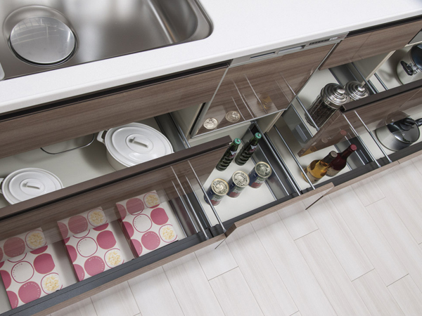 Kitchen.  [All slide storage] In an easy pull-out type that is taken out to the people in the back, To foot part has abundant storage space is ensured (same specifications)