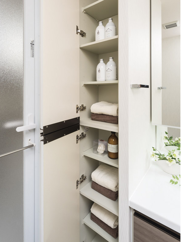 Bathing-wash room.  [Linen cabinet] Bath towel and face towel, Set up a linen cabinet that like can be plenty of storage bathrobe and underwear (same specifications)