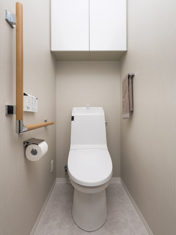 Toilet.  [toilet] Toilet clean, great design. Toilet paper and convenient hanging cupboard in stock, such as detergent have is installed (D type half-model room)