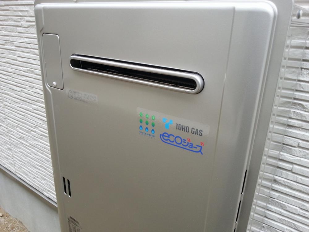 Power generation ・ Hot water equipment. By utilizing the waste heat which has been abandoned conventional make an efficient hot water eco Jaws. And saves gas bill adopted also friendly water heater to the environment. 