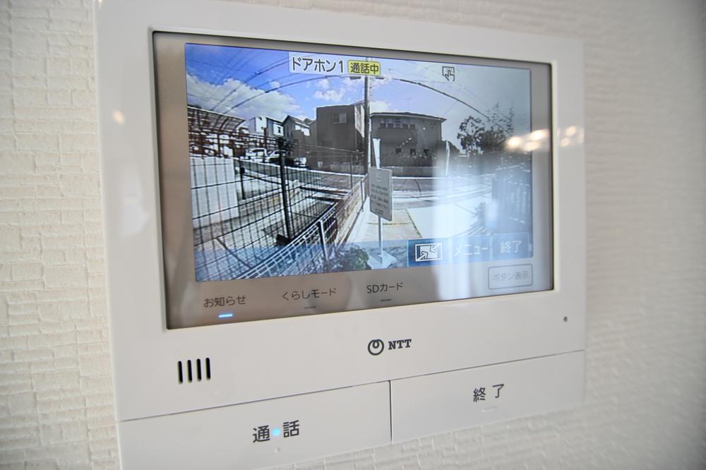 Security equipment. Check your correspondence can you the visitors in the vivid images of the big screen. You can check in after returning home because the number cut of the imaging is performed when further visitors at the time of answering even the doorbell button is pressed. 