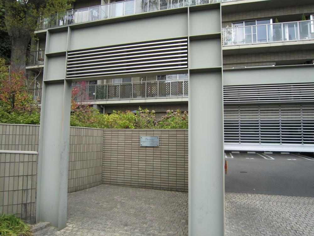 Entrance. Common areas